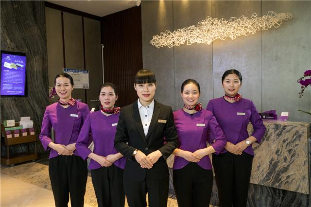 1-2、中青旅山水酒店 前臺服務員.jpg